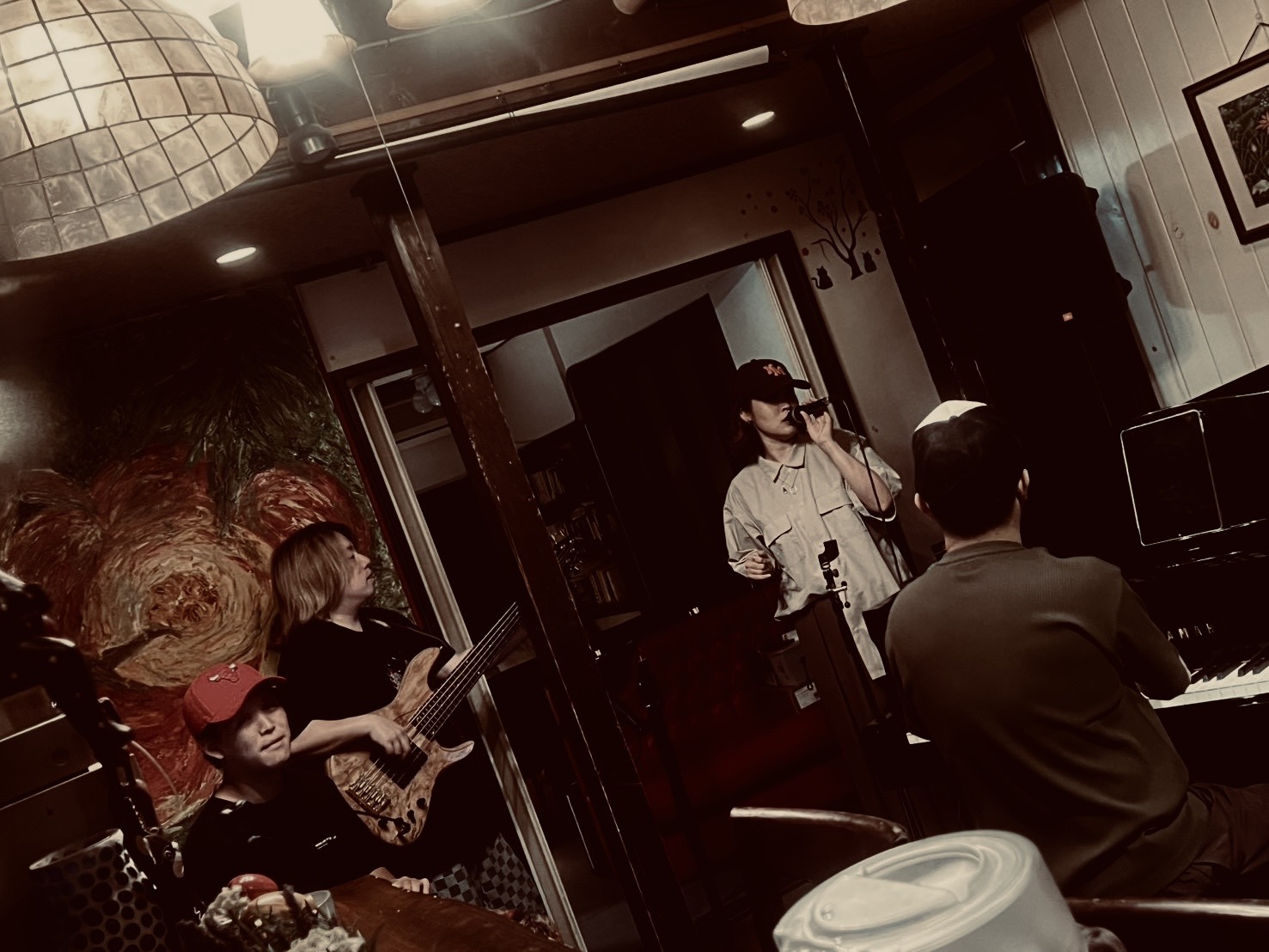 グランドピアノのあるライブ演奏
