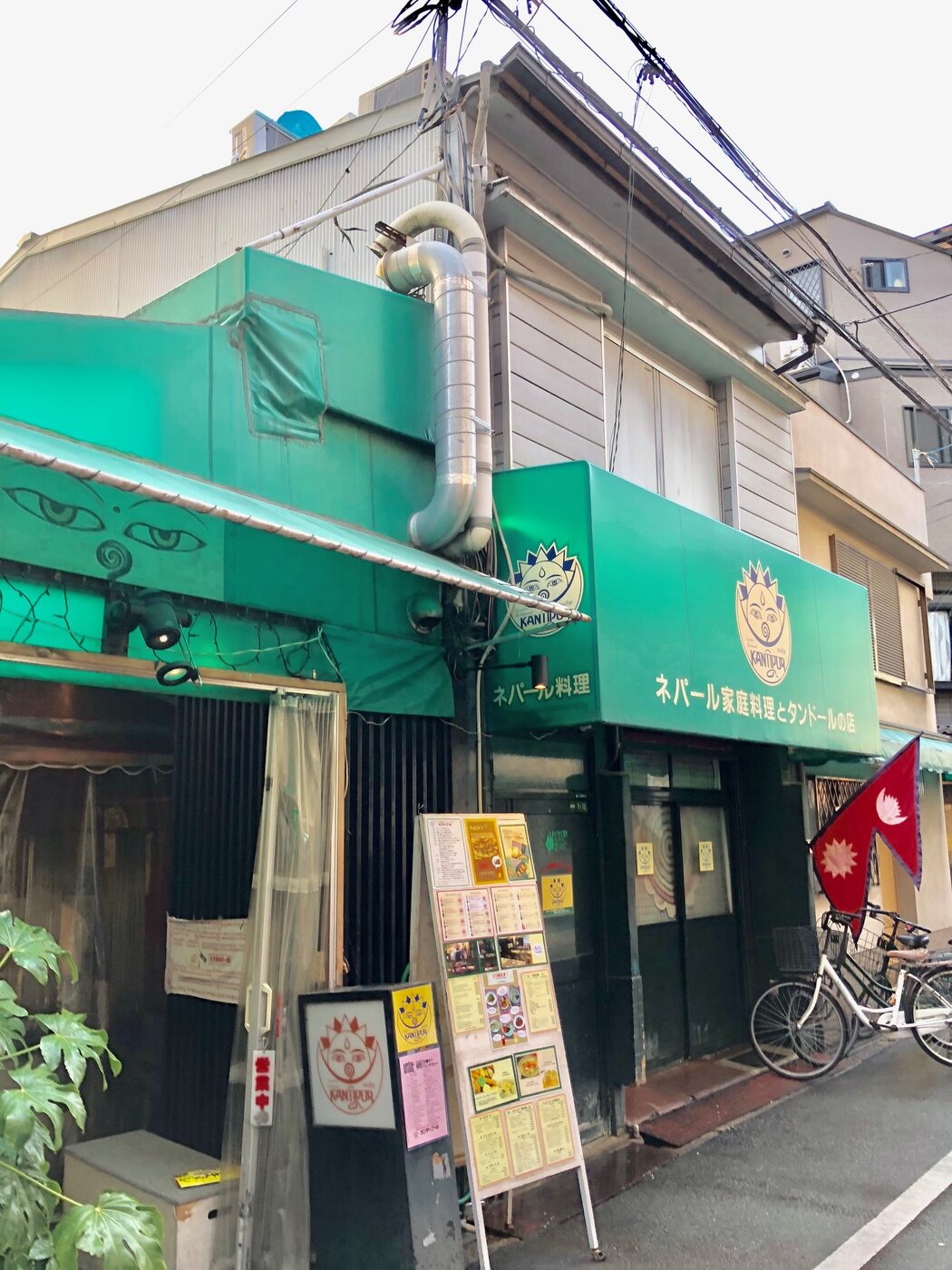 カンティプール前の道
